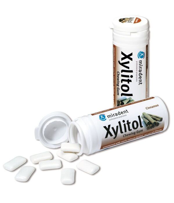 Xylitol becukrė kramtomoji guma su ksilitoliu cinamono skonio, 30 g.