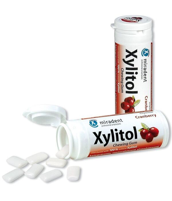 Xylitol becukrė kramtomoji guma su ksilitoliu spanguolių skonio, 30 g.
