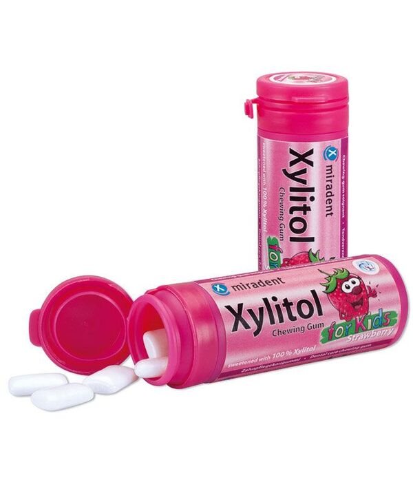 Xylitol Kids becukrė kramtomoji guma braškių skonio vaikams, 30 g.